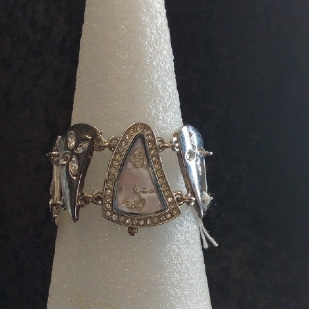 Elegant Silver and Pink Women's Watch - Picture 2 of 3